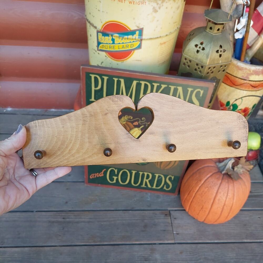 Vtg Wooden Heart Cutout Wall Hanging Key Rack 4 Pegs holder Cottage Core 18" NIB